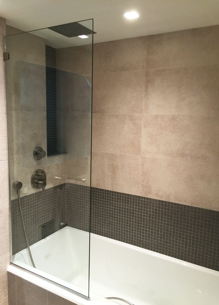 Frameless Glass Bathtub Doors – Redefining Your Bathtub Space